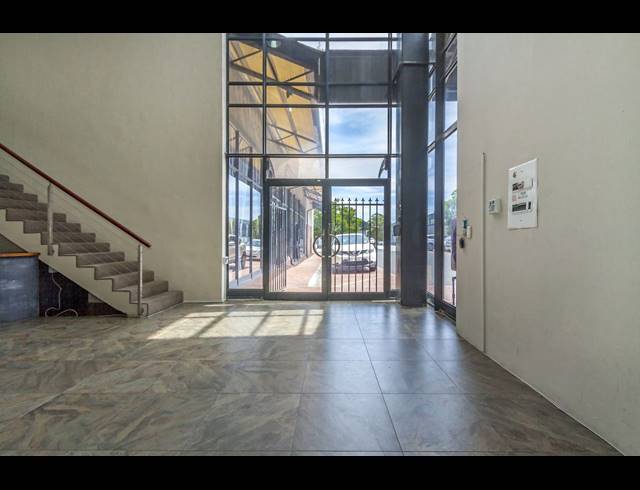 365M² SHOWROOM TO LET IN MALL INTERCHANGE